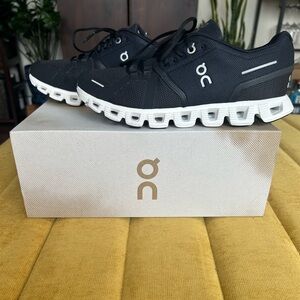 NEW! On Running Women’s Cloud 5 with original packaging